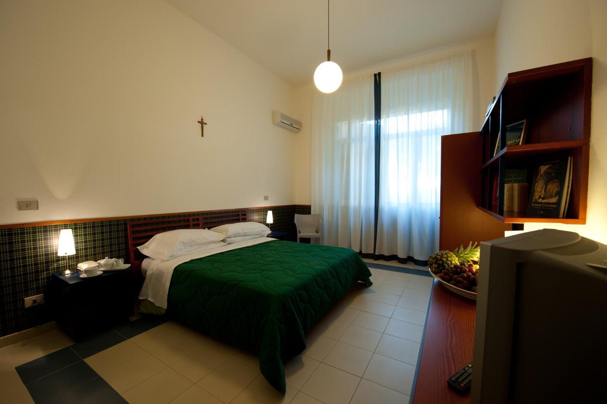 Hotel Villa Sturzo Кальтаджироне Экстерьер фото