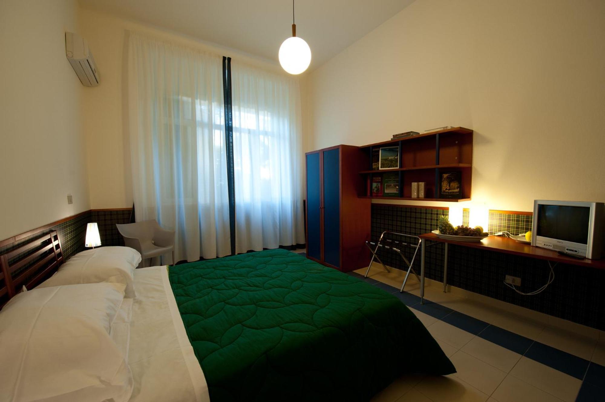 Hotel Villa Sturzo Кальтаджироне Экстерьер фото